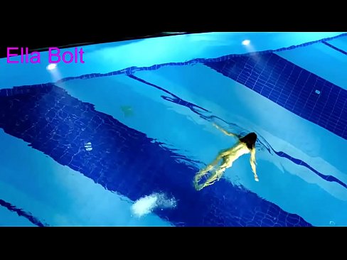 ❤️ No puedo dejar de mirar, joven rubia pillada nadando desnuda en la piscina del complejo ELLA BOLT Porno ruso en es.mass-pr.ru ❌️